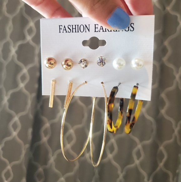 Earrings hoop studs minimalist style - Picture 1 of 3